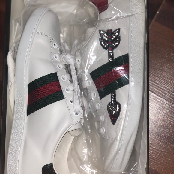 gucci ace arrow sneakers